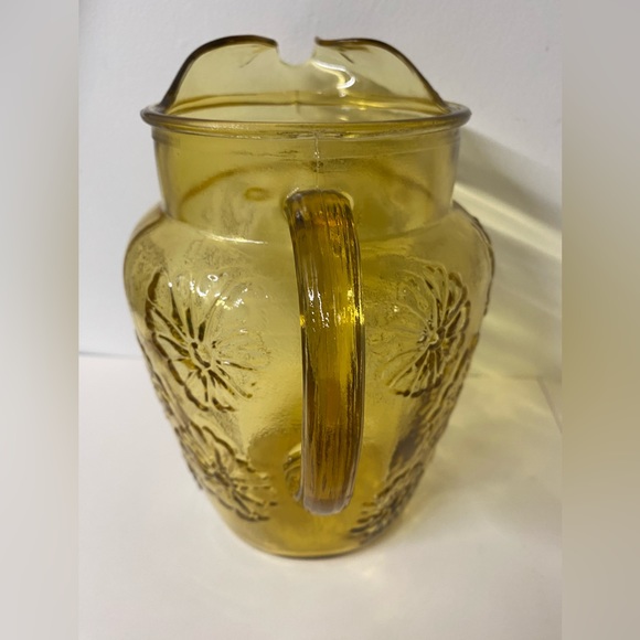 Vintage Anchor Hocking yellow glass daisy pitcher - Picture 9 of 11